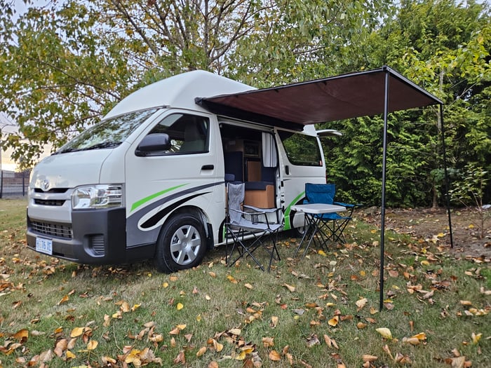 2018 Toyota Frontline Hitop Camper image