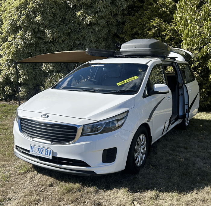 2017 Kia Carnival<br> Camper Wagon image
